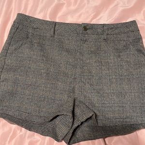 Umgee shorts plaid black red and white worn once no damages size M